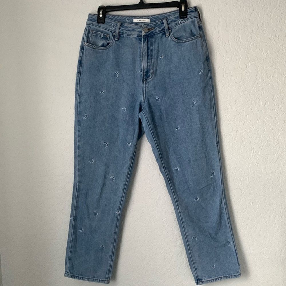 PacSun High Rise Cotton Blue Denim Embroidered Mom Jeans Size 28